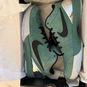 Kobe IV Protro Nike Teal & Black Low-Top Sneakers with Chrome Heel